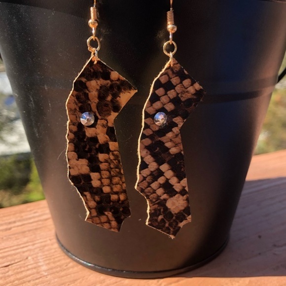 Snakeskin Print California Shape Earrings - Picture 2 of 4